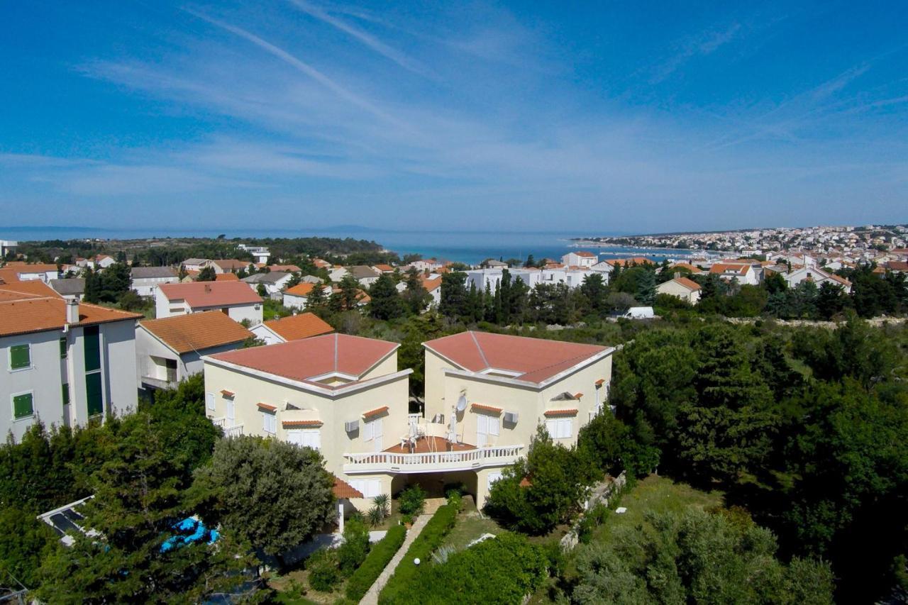 Apartment Dvori *