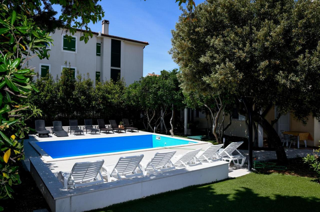 Dvori Apartment Novalja